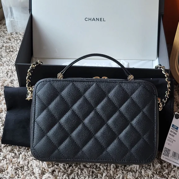❌️SOLD❌️22P chanel vanity case - Picture 4 of 13